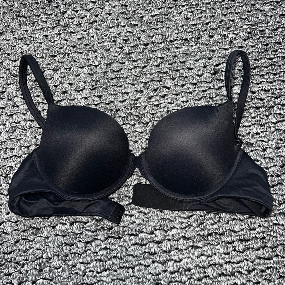 Skims “Fits Everybody Push Up T-Shirt Bra”